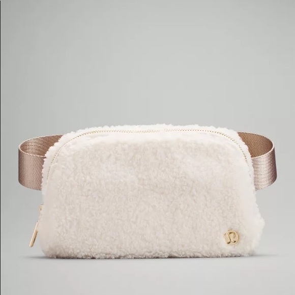 lululemon athletica Handbags - Lululemon Everywhere belt bag FLEECE in Ivory